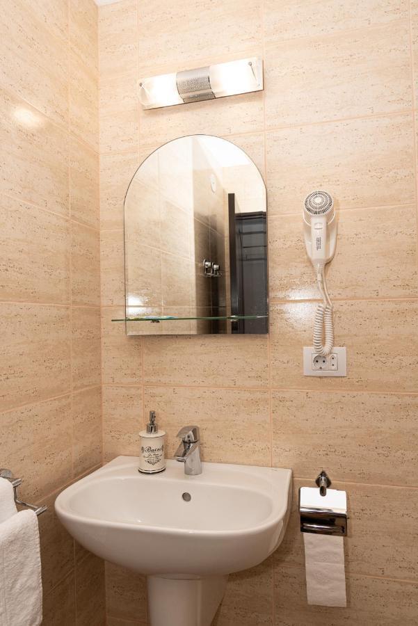 K'Raman Hotel Ramnicu Valcea Luaran gambar