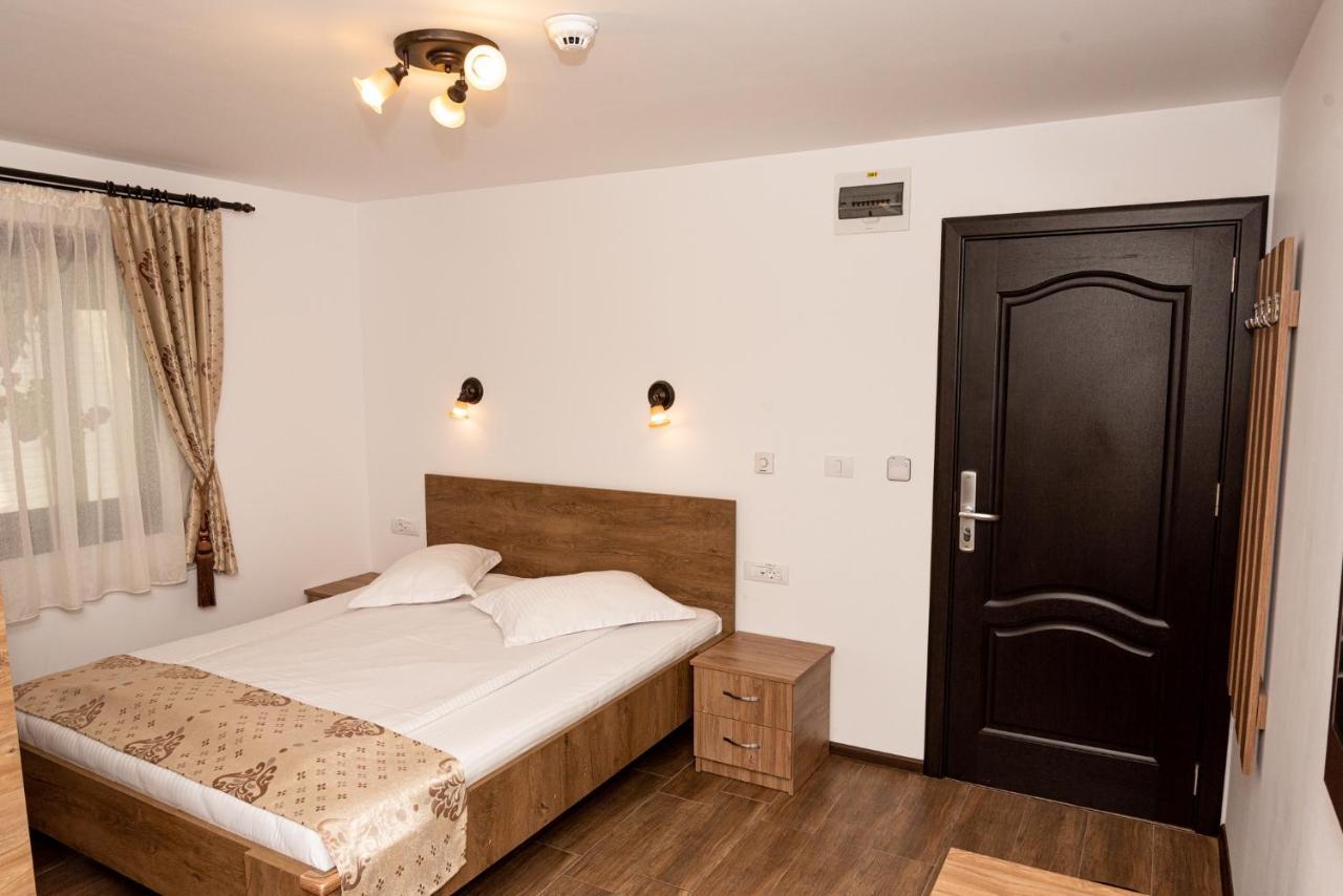 K'Raman Hotel Ramnicu Valcea Luaran gambar